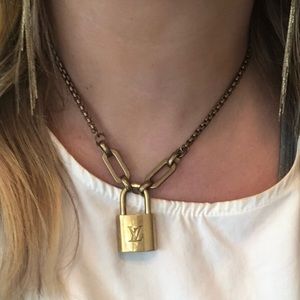 🌟LOUIS VUITTON LOCK AND KEY NECKLACE🌟